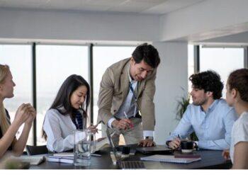 職場生存戰開打！僅靠英文已不夠？白皮書揭示世代差異化競爭策略