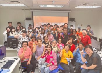 影音／跨世代共學 大葉資管系師生帶樂齡大學學習直播