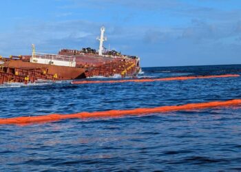 巴貝多籍貨輪擱淺蘭嶼 臺東環保局持續抽油防污染