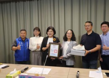 鞋助你我•送愛雲林　炎傳基金會送鞋關懷弱勢