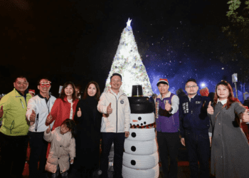 桃園社子埤塘音樂文創市集登場 萬支寶特瓶打造超環保聖誕樹震撼亮相