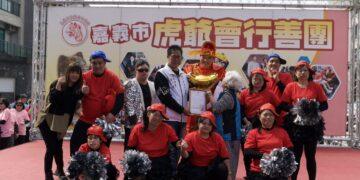 嘉市虎爺會行善團有愛寒冬送暖 餐車市集結合公益義剪關懷弱勢