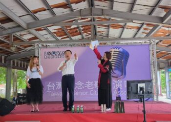 魯肉腳歌藝協會傳遞愛與歡樂　為鹿草長者公益演唱與義剪