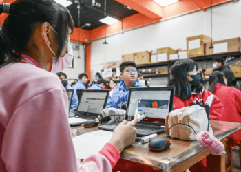 龍潭國中榮獲GRS認證 張善政：數位教育新典範