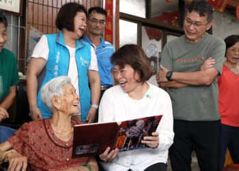 嘉市113年重陽節敬老禮10/1起發放　黃敏惠貼心拜訪百歲人瑞送好禮