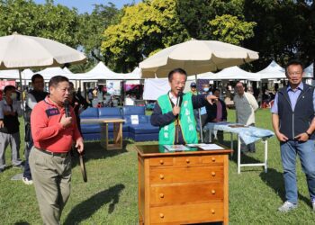 「嘉有好市集」惜福感恩購　翁章梁任拍賣官掀高潮