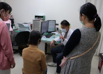 影音／失智阿嬤排斥就醫　管師改編生活劇本助家屬讓失智阿嬤就醫
