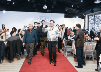 國防醫學校友齊聚 張善政感謝醫界貢獻 承諾加強醫療建設