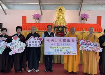 佛光山桃園講堂與慈悲社會福利基金會及國際佛光會桃園分會籌建新弘法道場 清明節祈福同時捐贈物資给弱勢家戶