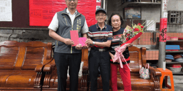 溫馨又安心 瑞芳區公所團隊走訪人瑞家庭 致贈重陽賀禮並協助安裝住宅用火災警報器