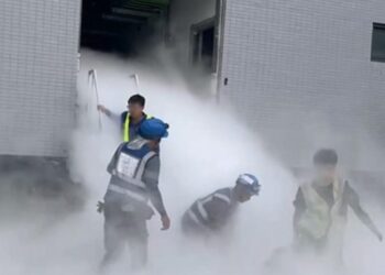 彰濱「海龍離岸風電」傳出氣體外洩事件　廠房噴出大量白色氣體工人連忙逃生