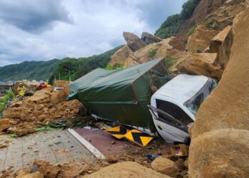 影音/基隆潮境公園平浪橋旁山坡崩塌 2人輕傷送醫
