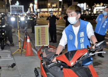 桃園靜桃專案成效顯著 蘇俊賓視察AI科技取締噪音車 強化稽查陳情降2成