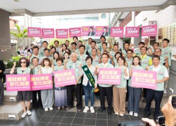 團結勝選 陳素月登記參選 展現「母雞帶小雞」勝選氣勢