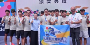 徐榛蔚現身世界龍舟賽場助陣 花蓮體中勇奪金牌