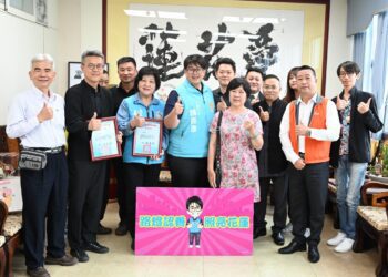 善心人士認養路燈  點亮平安回家的路