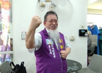 張靜登記高雄市長喊「鐵拳市長」　對抗霸凌家長、讓拒馬退場