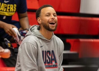 《巴黎奧運籃球》四強賽再戰塞爾維亞差點翻船 柯瑞爆發36分助美國逆轉險勝前進金牌戰