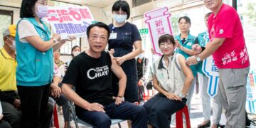 嘉義縣流感、新冠疫苗同步開打　全縣設406處社區接種站