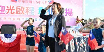 彰化元旦升旗在鹿港 千人齊聚迎新年