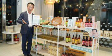 嘉義優鮮水產電商慶開幕 翁章梁與咪咪直播推優惠