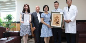 彰化醫院舉行「烙畫有情・仁心無界」烙畫聯展 割愛畫作捐所得 烙畫連結愛