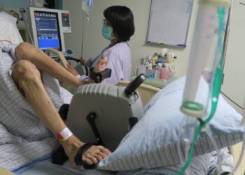 男喉嚨好像卡住拖半年已食道癌末　醫師切除食道做胃造廔口展開復健