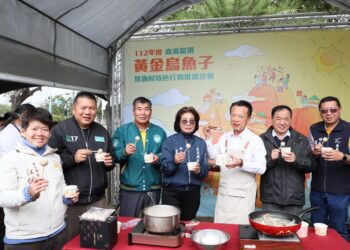 嘉義黃金烏魚子展售會　翁章梁成最佳代言人