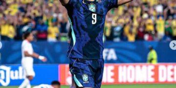 維尼修斯與庫尼亞完美連線！森巴軍團半場奠定勝局 巴西3:0大勝送海地提前出局