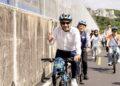 國際級單車廊帶啟航！侯友宜視察淡水金色水岸「關渡段」 4米路寬人車分道超安心