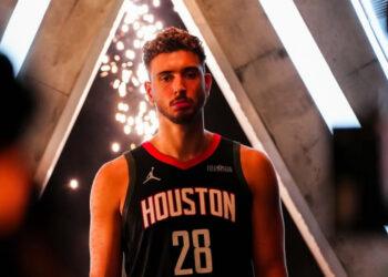 《NBA》快艇倒數8.7秒離奇發球失誤 火箭2分差驚險帶走勝利