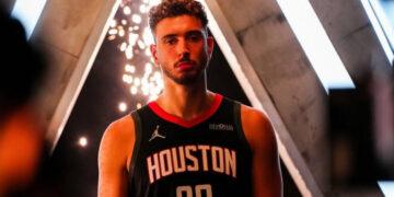 《NBA》快艇倒數8.7秒離奇發球失誤 火箭2分差驚險帶走勝利