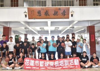 籃球深根計畫在四維高中 魏嘉彥勉勵隊員更上層樓