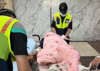 獨居男精神不濟反鎖屋內　警消合力破門即刻救援送醫