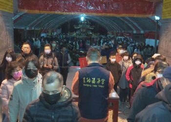 影音/彰化福海宮搶頭香 信眾大排長龍