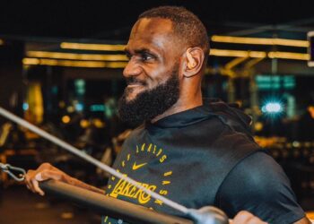 影/《NBA》「詹皇」賣老命砍全場最高32分 湖人險勝國王取三連勝