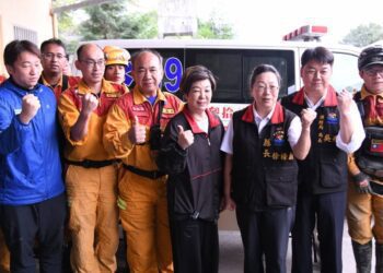 台積電慈善基金會張淑芬勘災　徐榛蔚感謝助花蓮賑災