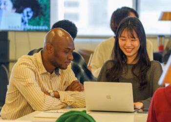 AI浪潮下的語文類學系何去何從？逢甲擁抱生成式AI導入多元應用課程