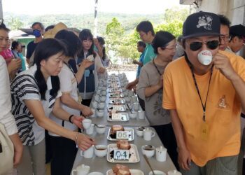 冬山紅茶真有味 民眾化身評茶王 直接品茗喜歡就帶回家