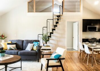 打造簡約空間美學：沙發與餐桌的和諧搭配