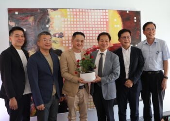 知名藝術家黃騰輝於母校東海發表2025藝術年曆　產官學各界代表齊聚見證