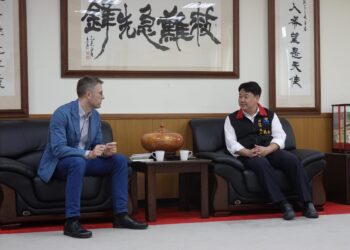 德國在台協會慰問花蓮警消 感謝震災協助德國外僑脫困