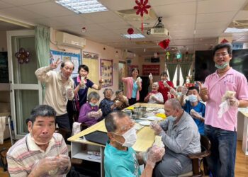 榮家日照學員手做春捲 用美食傳承清明節文化