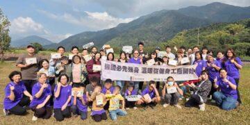 包水餃、種菜迎馬年　 柏文（健身工廠）陪伴屏東善導書院院生過好年