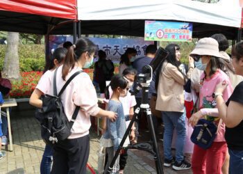諸羅春分日全國天文教學創意市集 大小朋友體驗天文樂趣