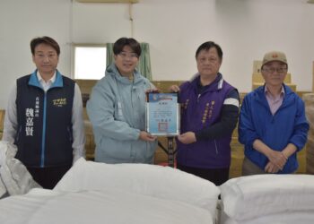 華人太子愛心關懷協會捐羽絨被 魏嘉彥感謝送暖義舉