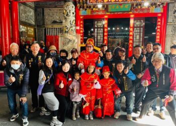 芳苑鄉小龍接福送春聯　國畫與書法結合展現傳統文化深厚魅力