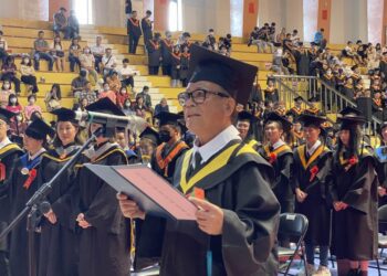 宏國德霖科大頒授終身學習獎   用一甲子圓夢 