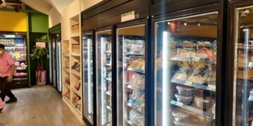 商總號召量販店、超市及超商集團企業業者響應冷凍冷藏設備節能措施,落實節能環境