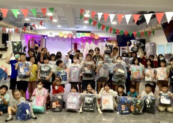 Tiger Family捐贈300顆護脊書包　助力偏鄉學童健康成長